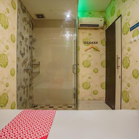 Super Oyo Capital O 92633 Spring Hotel Gubeng Surabaya Esterno foto