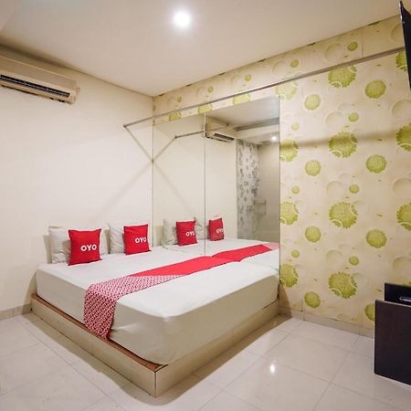 Super Oyo Capital O 92633 Spring Hotel Gubeng Surabaya Esterno foto
