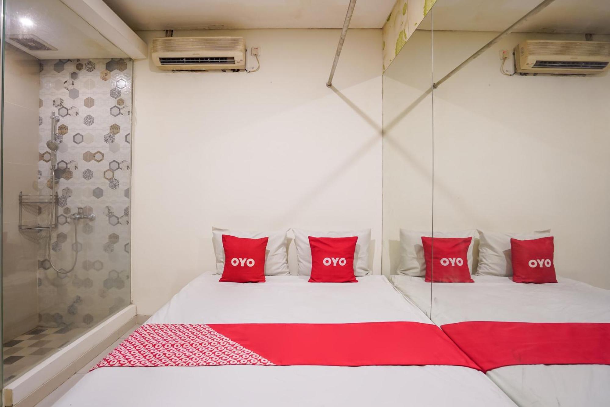Super Oyo Capital O 92633 Spring Hotel Gubeng Surabaya Esterno foto