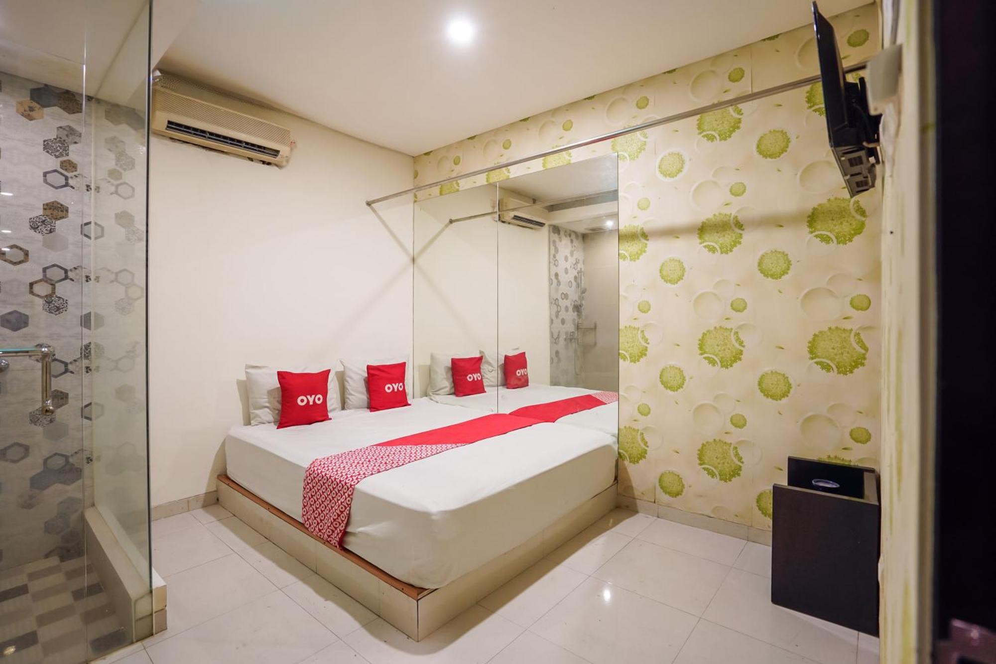 Super Oyo Capital O 92633 Spring Hotel Gubeng Surabaya Esterno foto